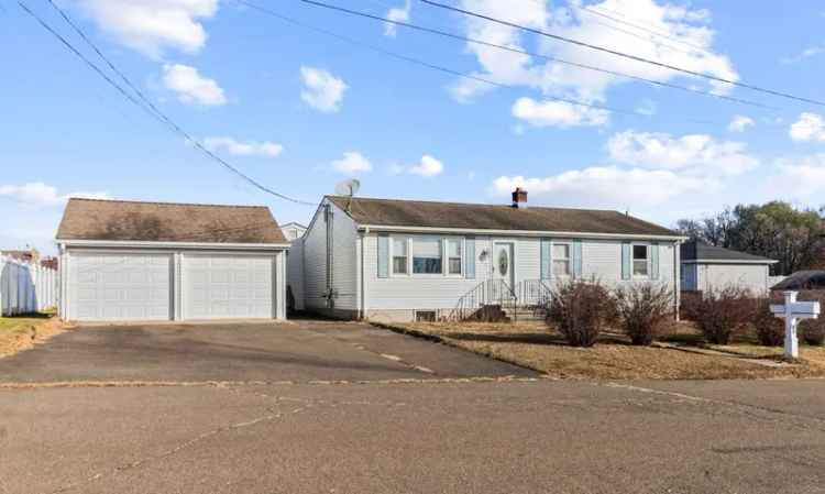 Single-family house For Sale in 39, Holmes Street, East Haven, Connecticut