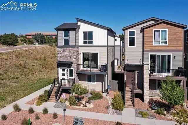 Single-family house For Sale in Colorado Springs, Colorado