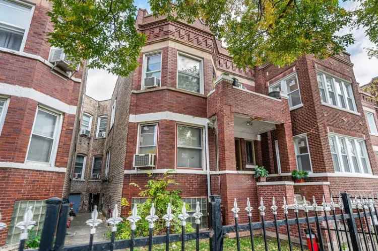 Multi-family house For Sale in 4818, West Jackson Boulevard, Chicago, Illinois