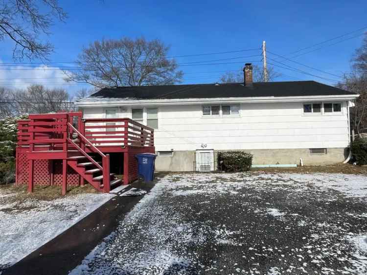 Single-family house For Sale in 1885, Old Town Road, Bridgeport, Connecticut