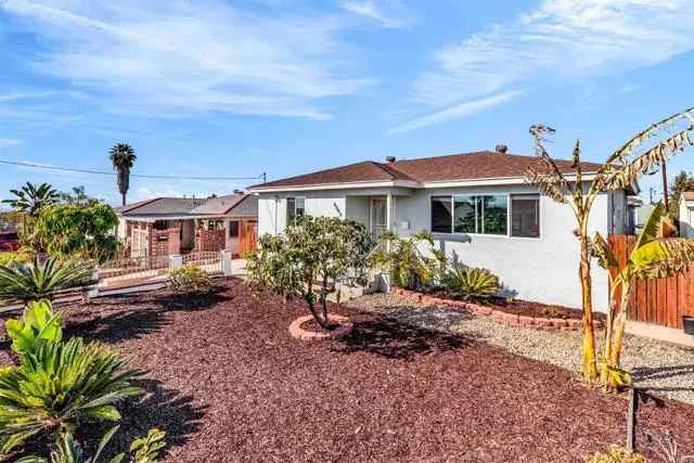 Single-family house For Sale in 6044, Roanoke Street, San Diego, California