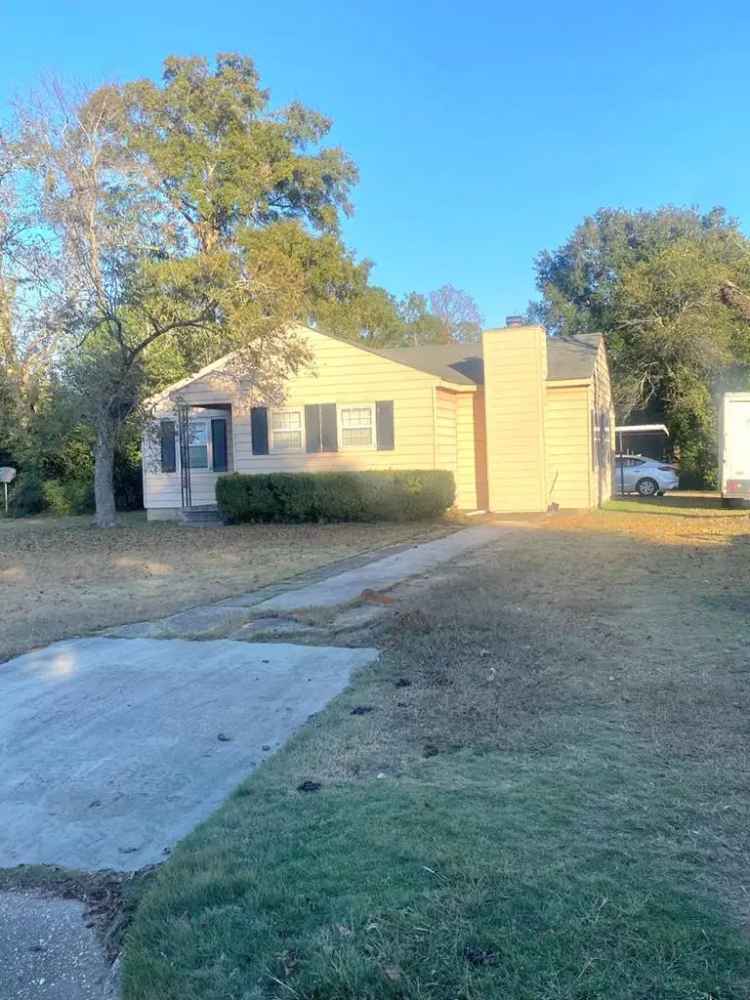 Single-family house For Sale in 310, South Valencia Drive, Albany, Georgia