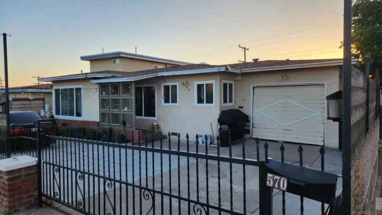 Single-family house For Sale in 570, South 37th Street, San Diego, California