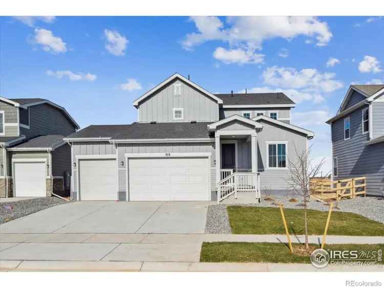 Single-family house For Sale in Windsor, Colorado