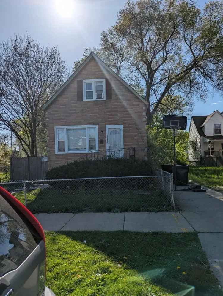 Single-family house For Sale in 10568, South Indiana Avenue, Chicago, Illinois