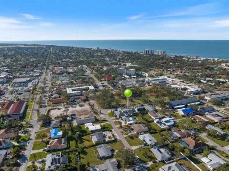 Multi-family house For Sale in 416, Narvaezi Street, Venice, Florida