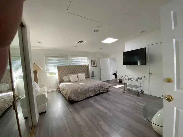 Cozy 3 Bedroom House in Studio City Hills Near Ventura Boulevard