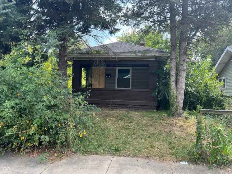 Single-family house For Sale in 2827, East 18th Street, Indianapolis, Indiana