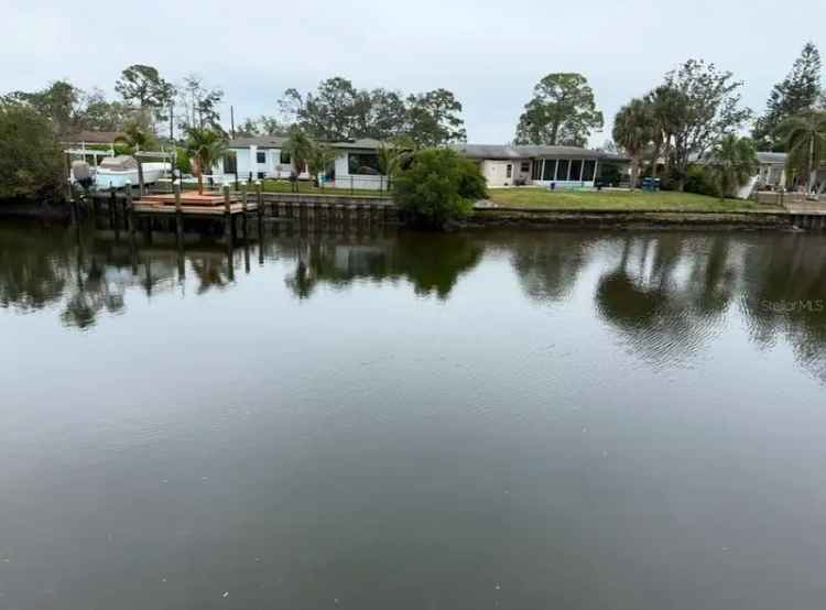 Single-family house For Sale in 4919, Shore Acres Boulevard Northeast, Saint Petersburg, Florida