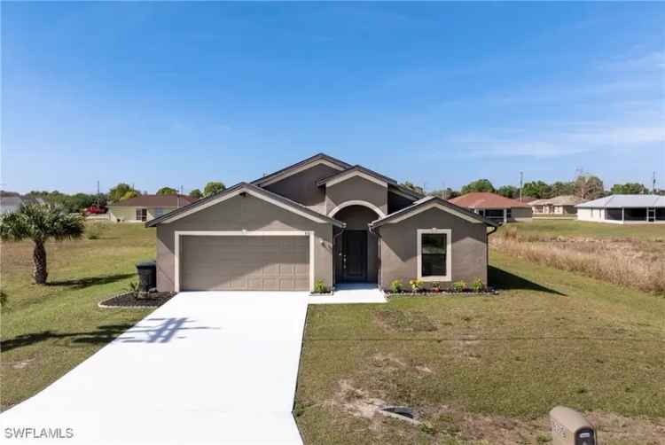 Single-family house For Sale in Villas, Florida