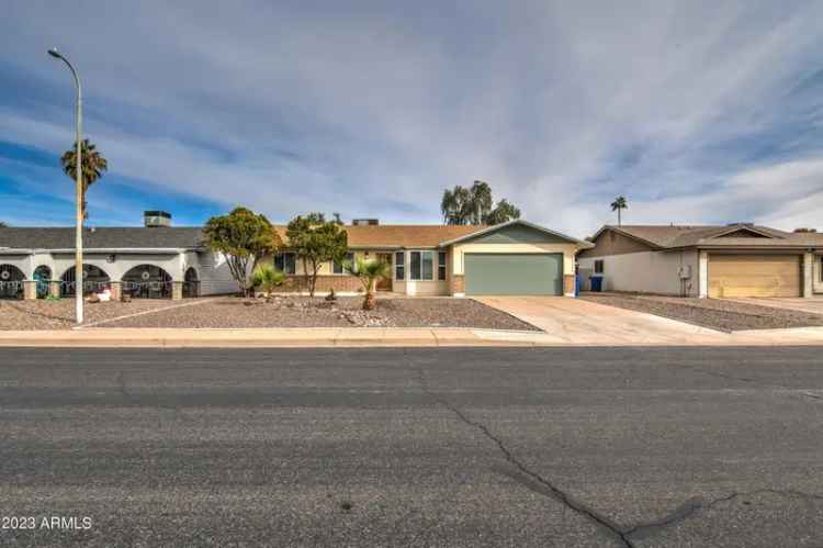 Single-family house For Sale in 1815, North Cheri Lynn Drive, Chandler, Arizona