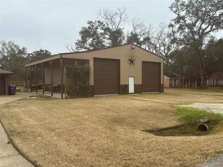 Single-family house For Sale in 625, County Road 698, Texas