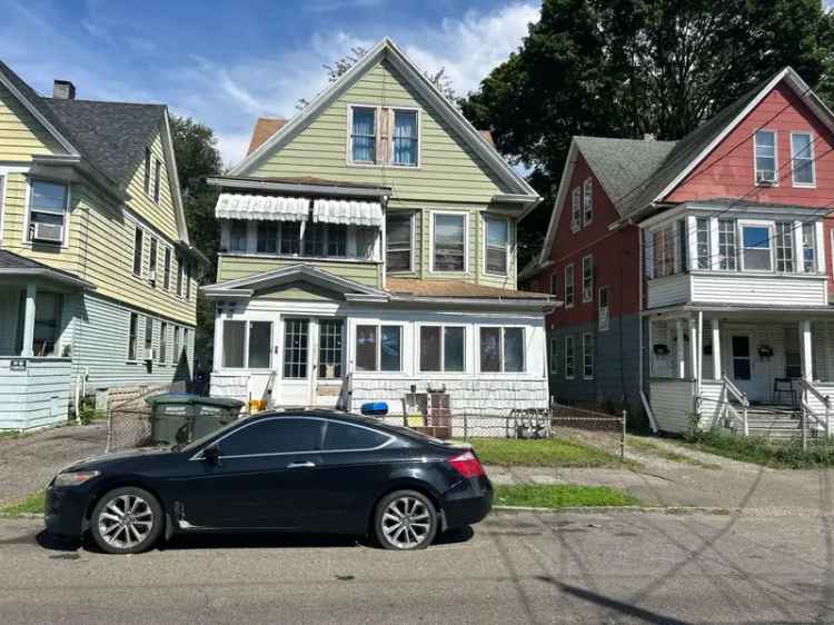 Multi-family house For Sale in Bridgeport, Connecticut