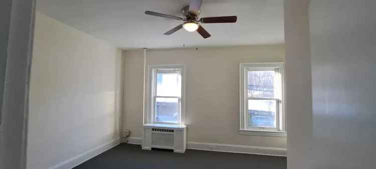 Flex 1-Bedroom Apartment for Rent - Extra Room & Amenities