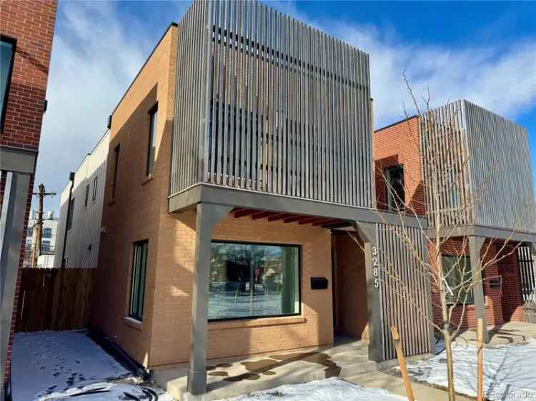 Single-family house For Sale in 3285, Lawrence Street, Denver, Colorado