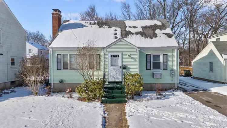 Single-family house For Sale in 295, Oakwood Avenue, West Hartford, Connecticut