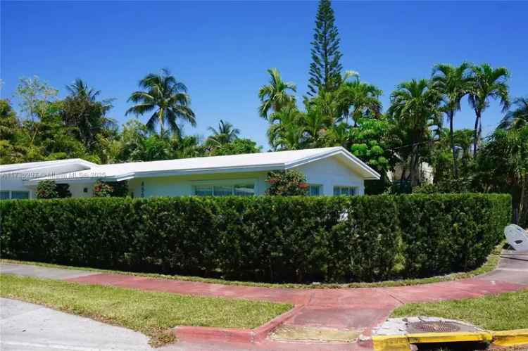 Single-family house For Sale in 4500, Alton Road, Miami Beach, Florida