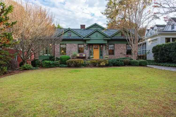 Single-family house For Sale in Atlanta, Georgia