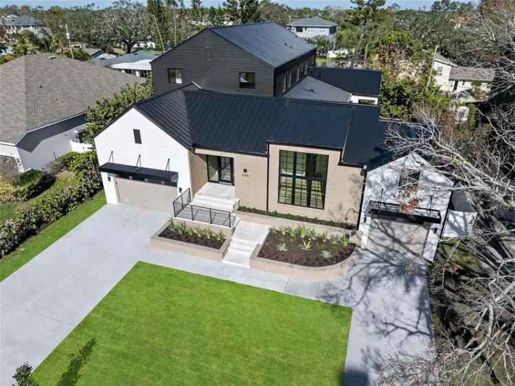 Single-family house For Sale in 1046, Snell Isle Boulevard Northeast, Saint Petersburg, Florida