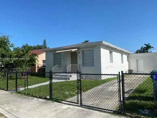 Single-family house For Sale in 420, Northwest 45th Street, Miami, Florida