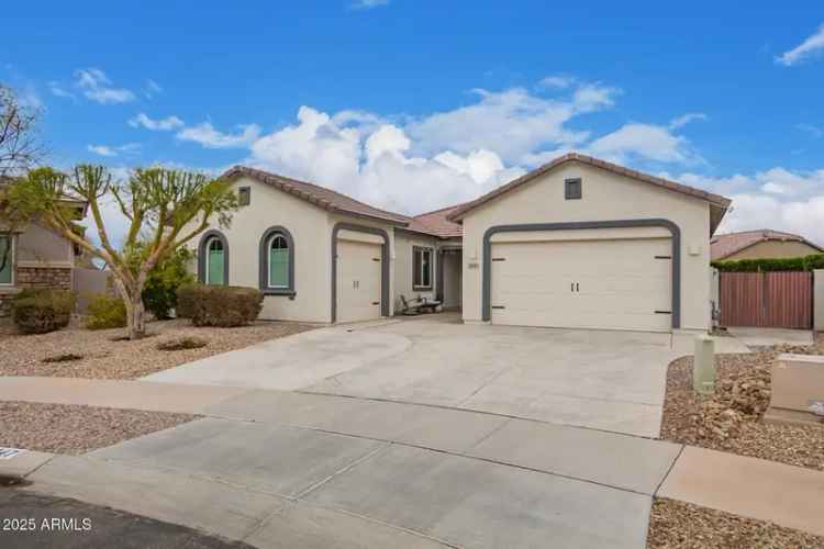 Single-family house For Sale in 24147, North 165th Lane, Surprise, Arizona