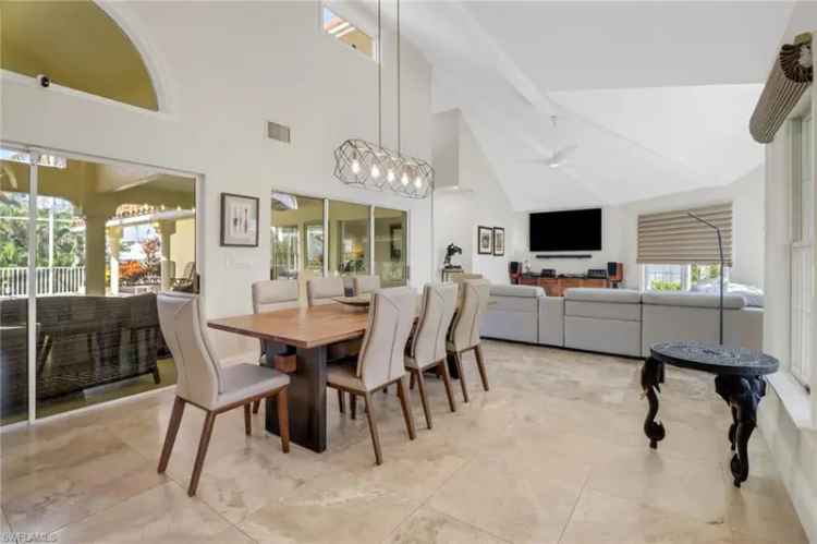 Single-family house For Sale in Naples, Florida