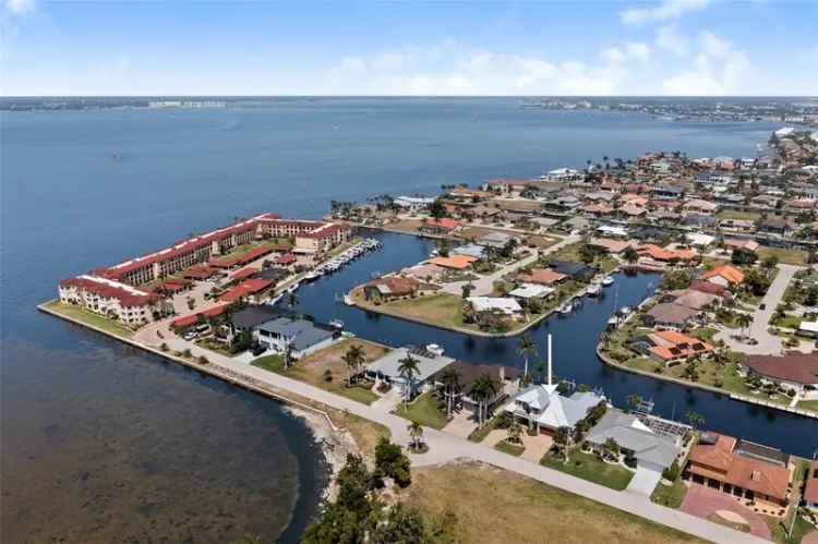 Single-family house For Sale in 48, Colony Point Drive, Punta Gorda, Florida