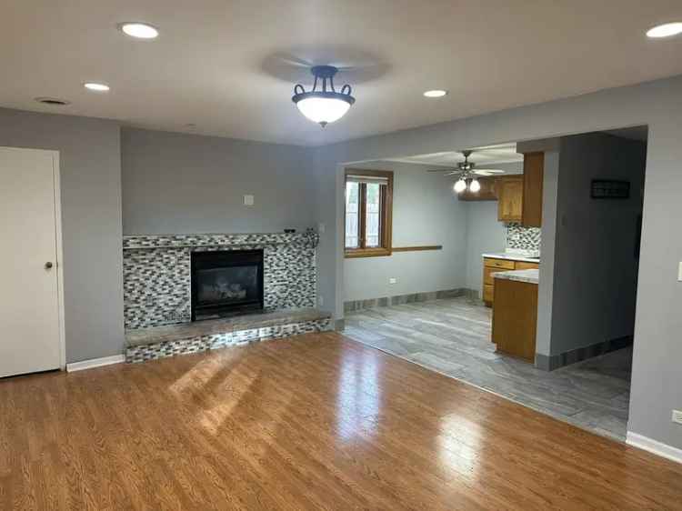 Single-family house For Sale in 9, Marquette Place, Park Forest, Illinois