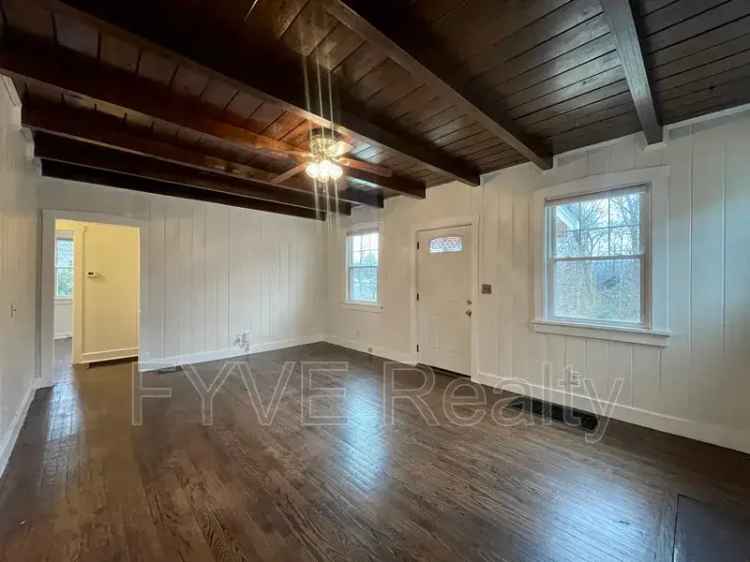 East Nashville Cottage - 2 Bed 1 Bath - Hardwood Floors - Walk to Riverside Village