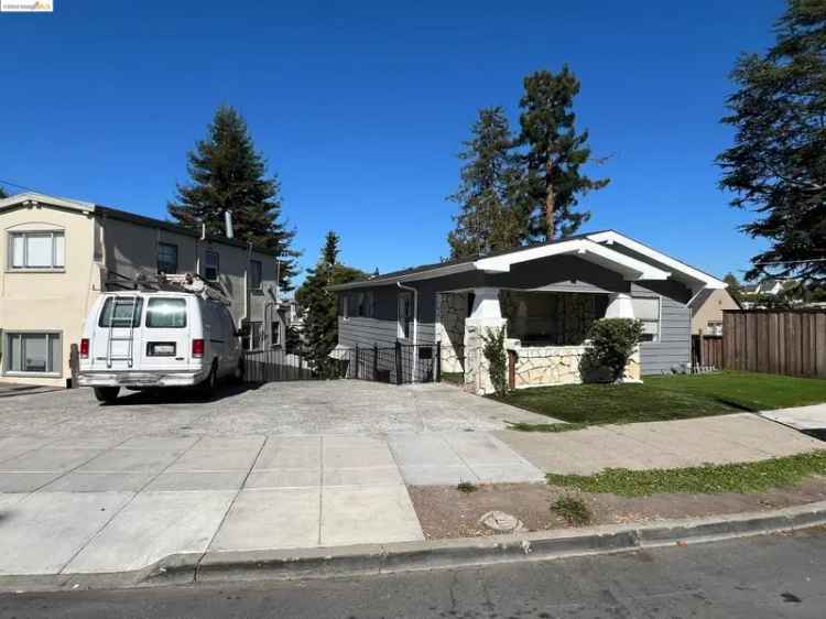 Single-family house For Sale in 891, East 28th Street, Oakland, California