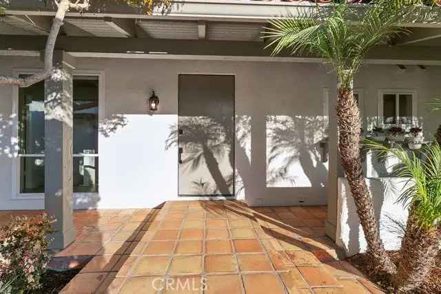 Single-family house For Sale in 2028, Vista Cajon, Newport Beach, California