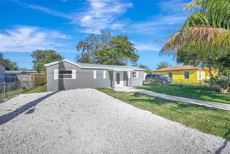 Single-family house For Sale in 1915, Northwest 83rd Street, Hialeah, Florida