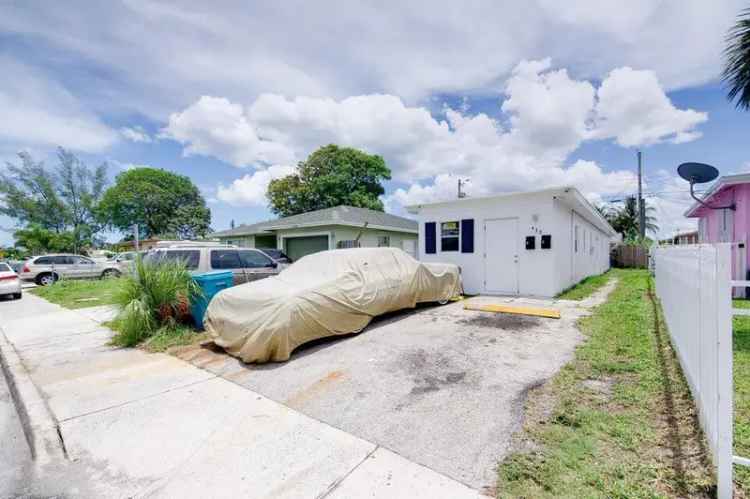 House For Sale in 430, Northwest 12th Avenue, Boynton Beach, Florida