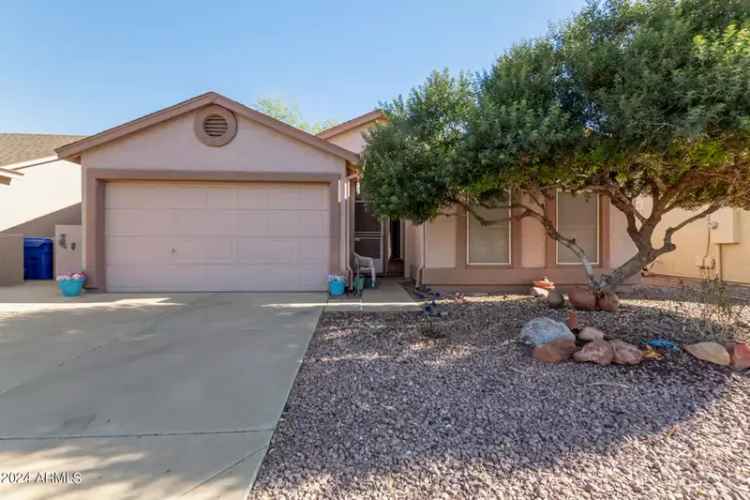 Single-family house For Sale in 1871, East Westchester Drive, Chandler, Arizona