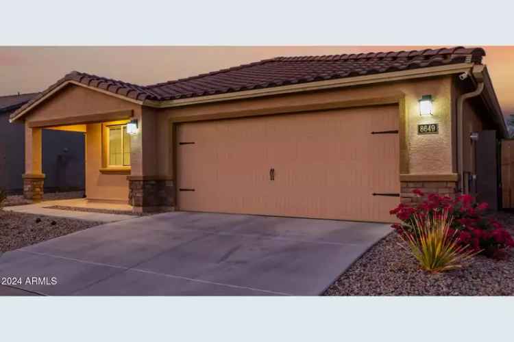 Single-family house For Sale in 8649, South 257th Drive, Buckeye, Arizona