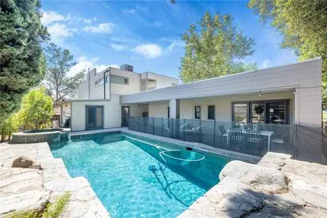 Single-family house For Sale in Los Angeles, California