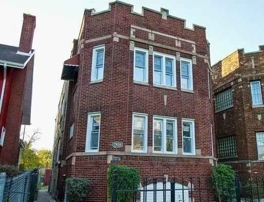 Multi-family house For Sale in 7920, South Bennett Avenue, Chicago, Illinois