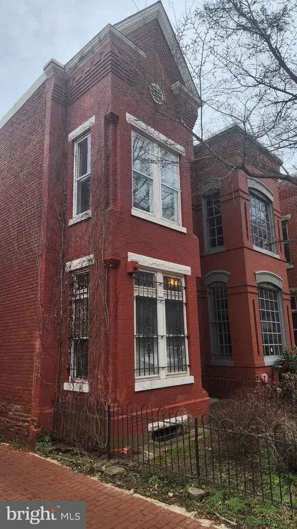 Single-family house For Sale in 517, 2nd Street Northeast, Washington, District of Columbia