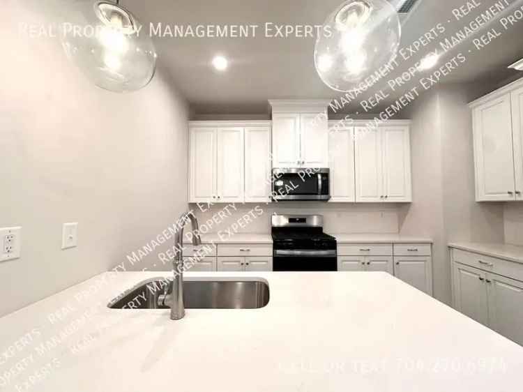 Charlotte Townhouse for Rent 3 Bed 25 Bath Office Garage