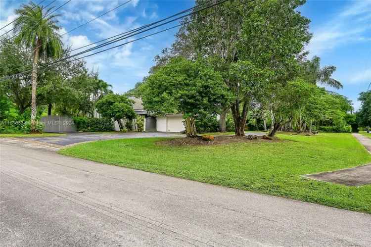 Single-family house For Sale in 8395, Southwest 96th Street, Kendall, Florida