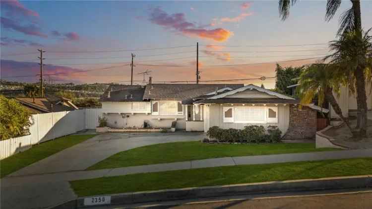 Single-family house For Sale in 2350, Greenbrier Lane, La Habra, California