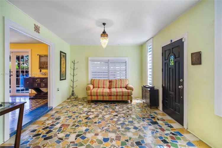 Single-family house For Sale in 1567, Bay Drive, Miami Beach, Florida