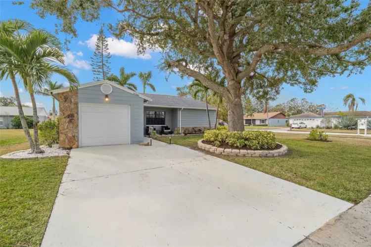 Single-family house For Sale in Clearwater, Florida