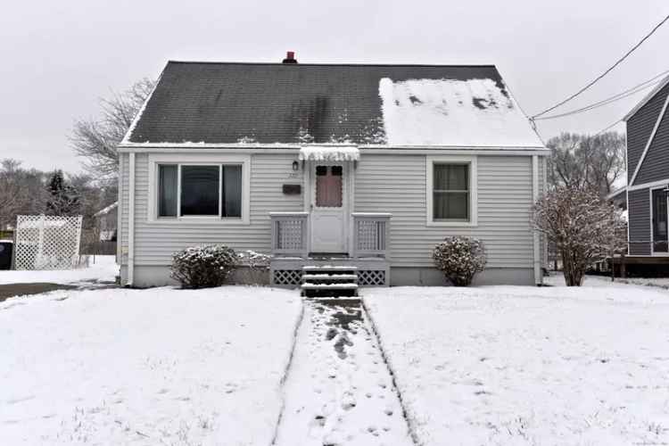 Single-family house For Sale in 171, Meadowside Road, Milford, Connecticut