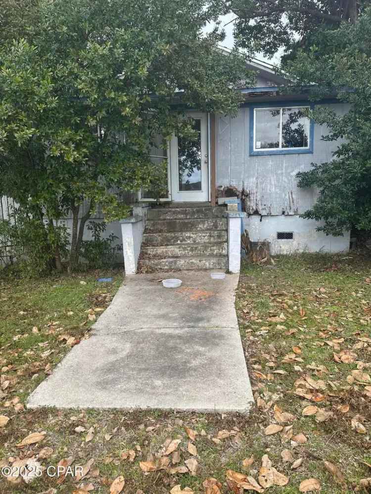 Single-family house For Sale in 2410, West 10th Street, Panama City, Florida