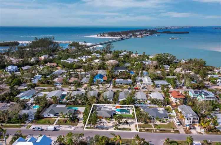 Single-family house For Sale in 711, Russell Street, Longboat Key, Florida