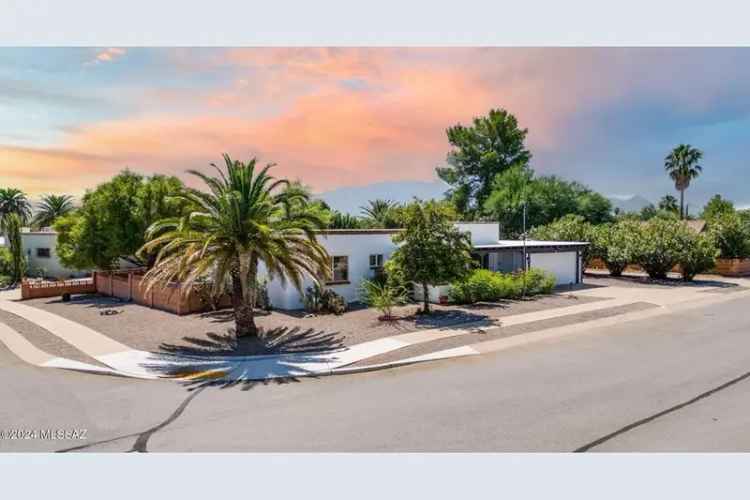 Single-family house For Sale in Green Valley, Arizona