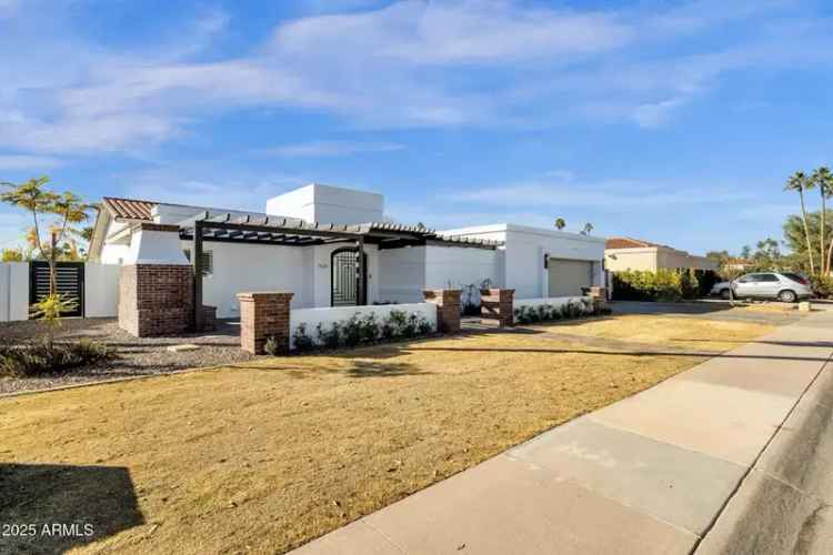 Single-family house For Sale in 9136, North 81st Street, Scottsdale, Arizona