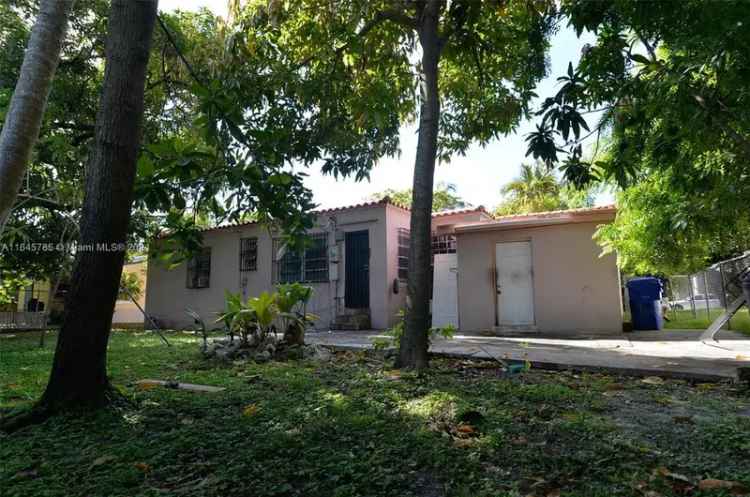 Single-family house For Sale in 235, Northeast 47th Street, Miami, Florida