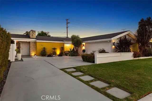 Single-family house For Sale in Long Beach, California